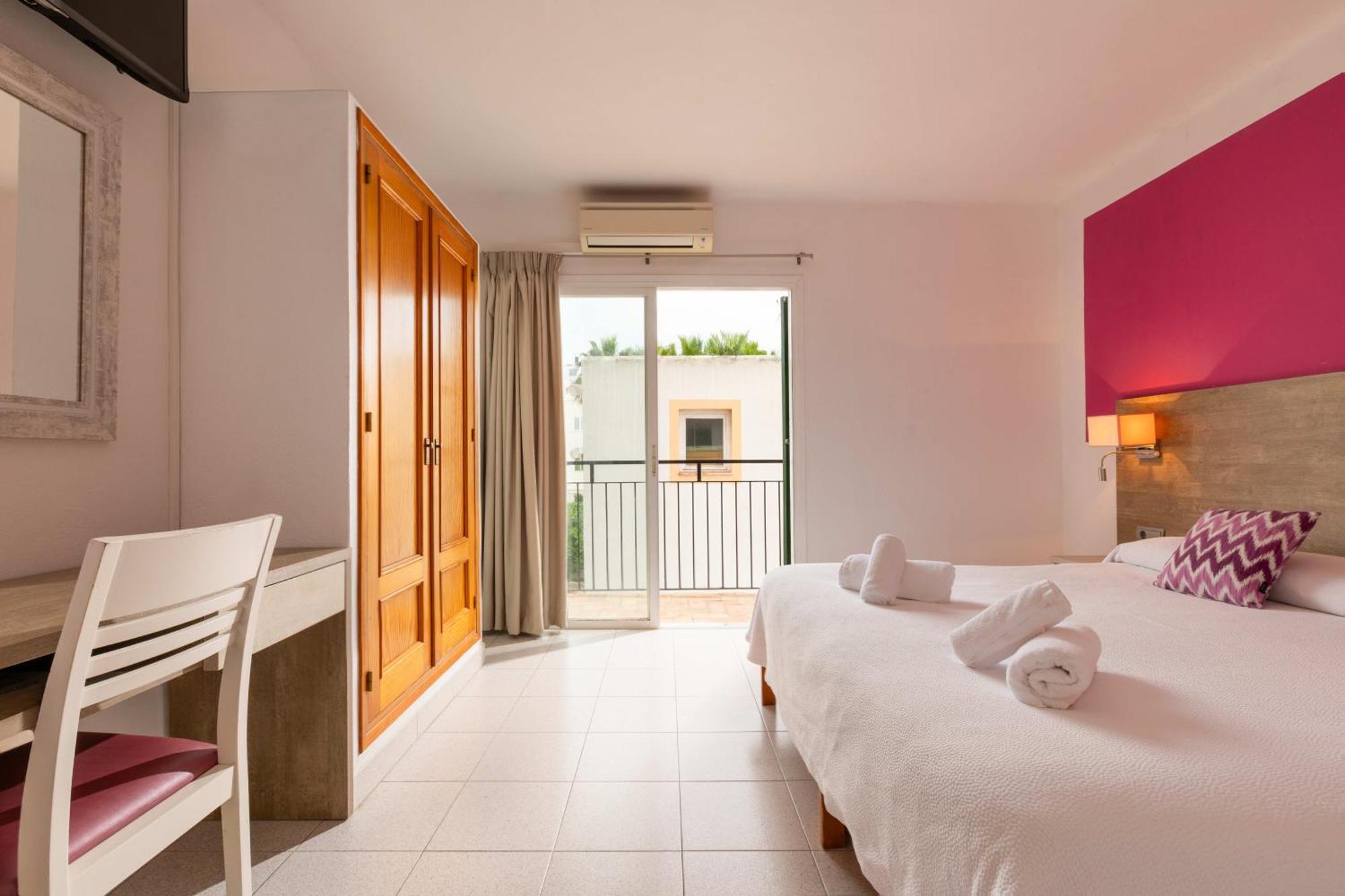Hostal Mari San Antonio  Eksteriør bilde