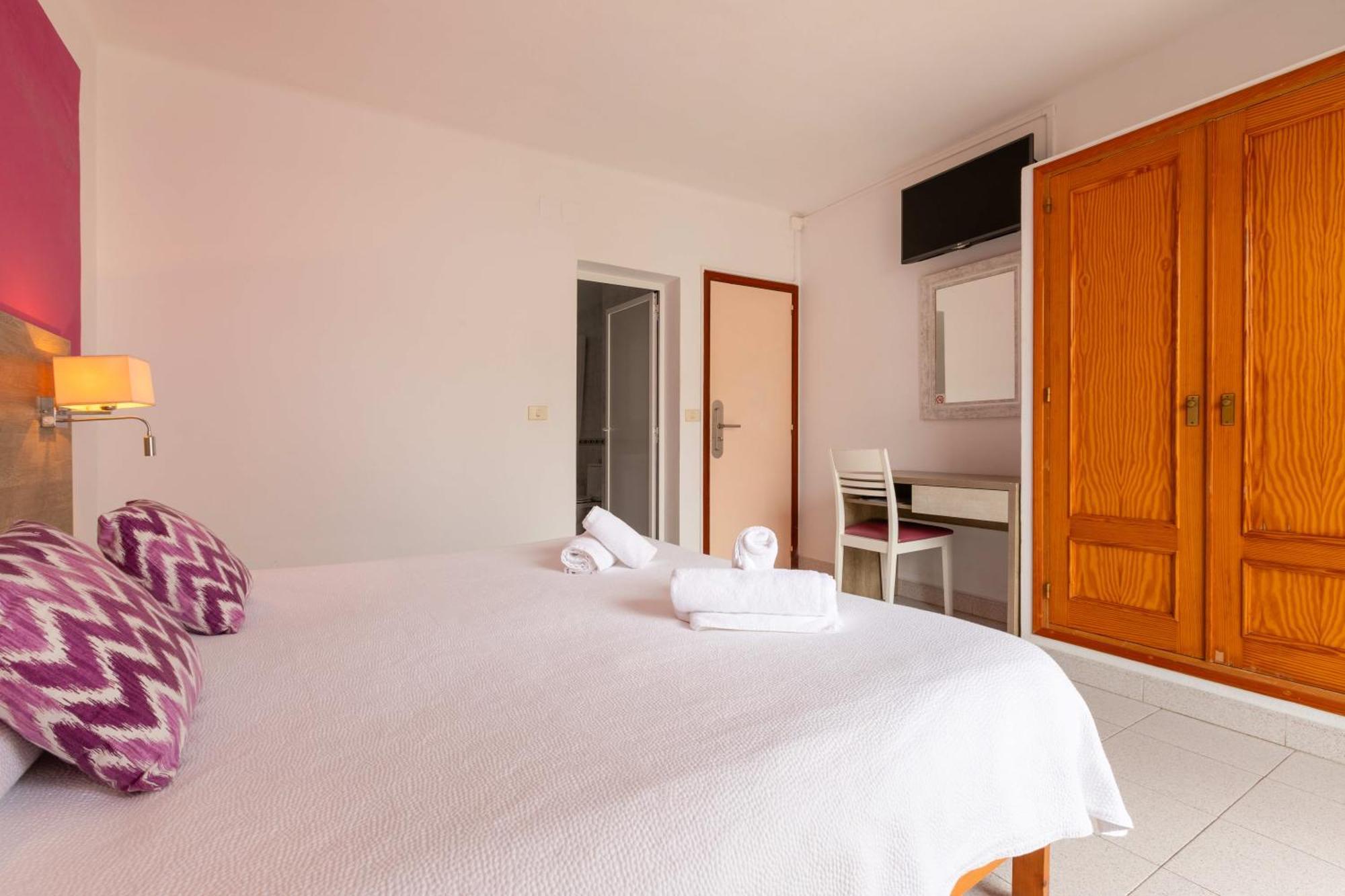 Hostal Mari San Antonio  Eksteriør bilde